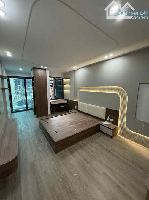 TÒA CHUNG CƯ MINI 110M2 DÒNG TIỀN 100TR/THÁNG - Ô TÔ - TT CẦU GIẤY 37 TỶ - 3