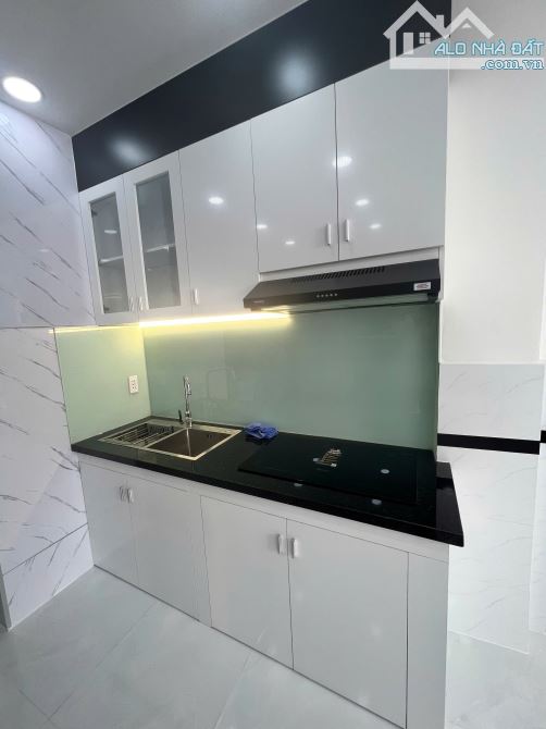 Hơn 6 tỷ nhà 1 trệt , 1 lửng , 2 lầu , sân thượng ngay cmt8 chợ ông tạ - 3