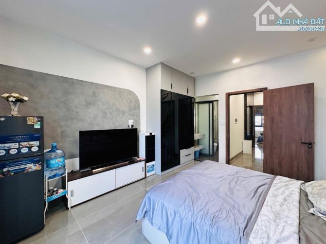 NHÀ 3 LẦU HẺM XE HƠI 8M - GẦN NGUYỄN THỊ THẬP - SỔ ĐẸP VUÔNG VỨC - 3