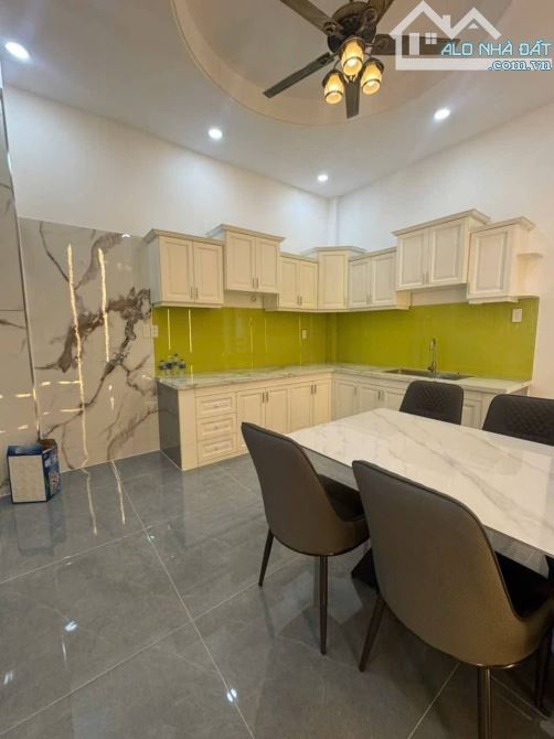 HẺM 5M - 4PN - CÁCH LÊ VĂN KHƯƠNG 150M - 60M2 - 5,69 TỶ - NGAY CẦU VƯỢT TÂN THỚI HIỆP - GI - 3