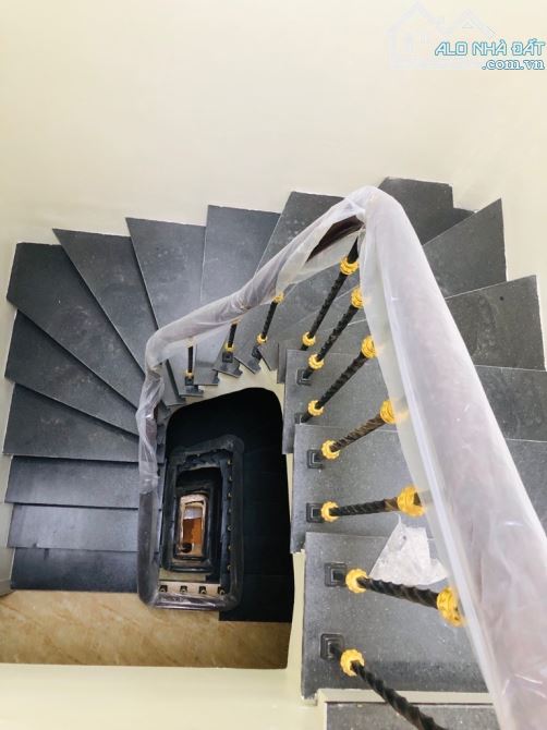 OTO Tránh, Nhà mới tinh Cực Hiếm Phố Ngọc Lâm - Long Biên 40m x 5t thang máy gái chỉ 8ty - 3