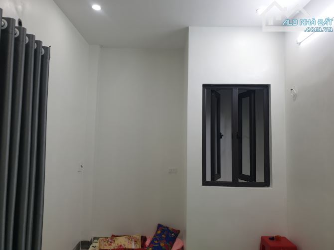 BÁN NHÀ ĐẸP 1.58 TỶ 3 TẦNG 45M2 ( ĐÔNG BẮC ) NGÕ KHU ĐỆ TỨ - 3