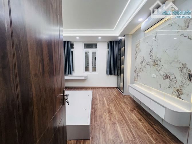 BÁN NHÀ HỒ TÙNG MẬU. Nhà mới: 5 tầng, full NỘI THẤT, DT: 30m, MT: 4m. GIÁ: 7,55 tỷ - 3