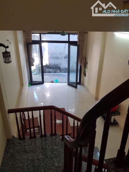 6 TRIỆU - CHO THUÊ NHÀ NGUYÊN CĂN PHỐ BẮC CẦU NGỌC THỤY - Ô TÔ ĐỖ CỬA - Ở HỘ GIA ĐÌNH - 3