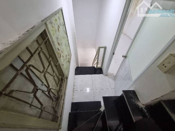 2 MẶT HẺM TRƯỚC SAU - HẺM 3M NGAY NGUYỄN CHÍ THANH Q.10 - 3 TẦNG - 18M2 - CHỈ 3.2 TỶ - 3