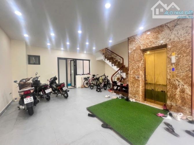 Dương Quảng Hàm P5 Gò Vấp, kế Emart, DT 160m2(6/8,3x24m) 32P 6 tầng thang máy, giá 25 tỷ - 3