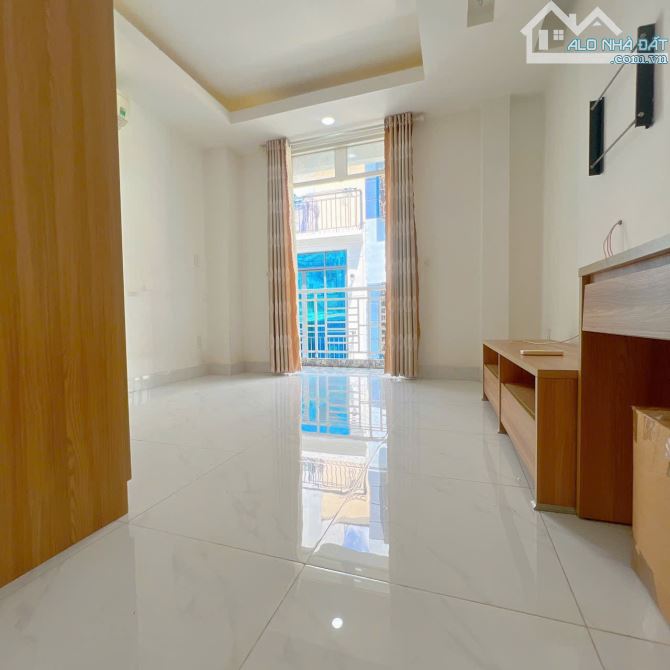 Nhà đẹp 5 tầng - Ngang 3.5 dài 7 nở hậu - Đoàn Văn Bơ  Quận 4. - 3