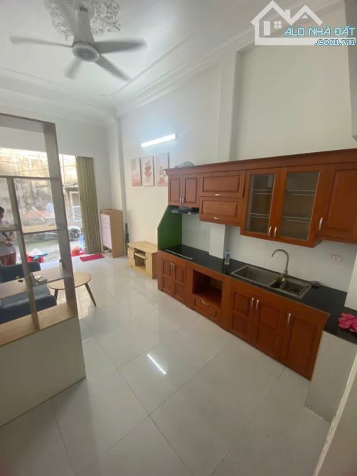 Cho thuê nhà nguyên căn ngõ 45 phố Hoa Lâm, Việt Hưng, Long Biên. Dt 30m x 4 tầng, giá - 3