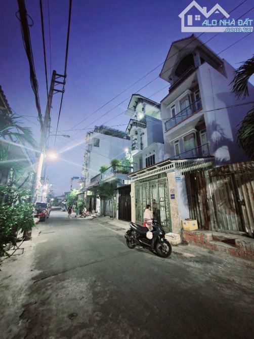 HIẾM – SIÊU PHẨM 5 TẦNG MỚI 100% – NGAY KHU VIP HƯƠNG LỘ 2 – HẺM 1 SẸC 8M –68M2 CHỈ 6 TỶ - 4