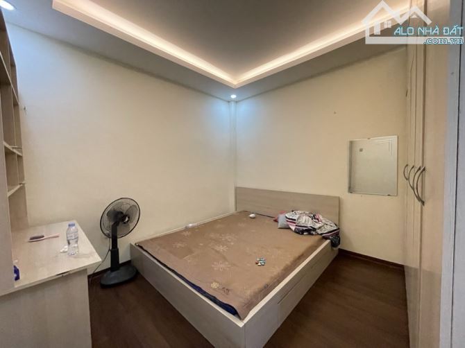 NHÀ 3 TẦNG - 3 NGỦ - DÂN XÂY CHẮC CHẮN - LÊN TẦNG THOẢI MÁI - TẢI 1,25 TẤN ĐỖ CỬA - 4