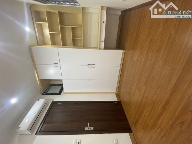 Nhà đẹp gần trường cấp 2 , 6 tầng  5 ngủ - 4
