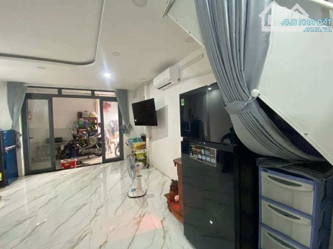 Bán nhà ngay Đại học Ngân Hàng, Hoàng Diệu 2, 56m2, 2 tầng - 4