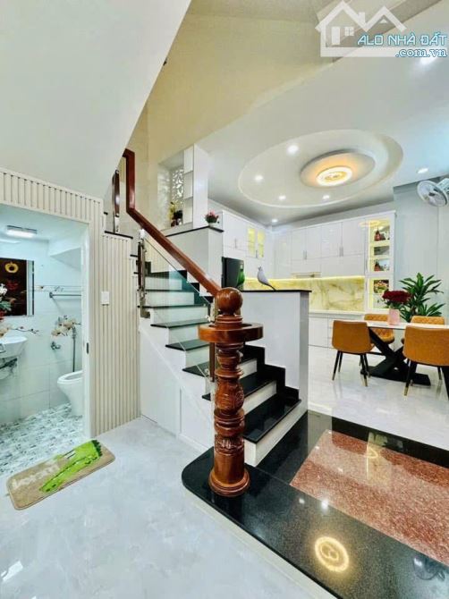 Đi nước ngoài định cư bán gấp nhà ở đường Trần Quốc Toản, phường Võ Thị Sáu, quận 3, giá 3 - 4