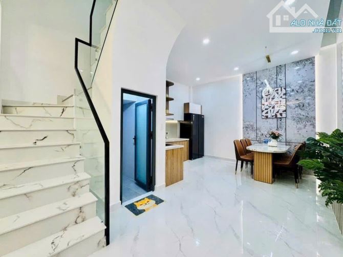 Chủ cần bán nhà 48m2 Lê Trực xây 1 trệt 2 lầu. Hẻm 4m hơn, sổ hồng hoàn công. Giá 2 tỷ 350 - 4