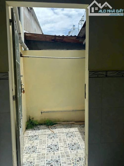 Ngộp.! Bán gấp căn nhà ngay gần chùa Hoằng Pháp dt 100m2 SHR. Giá 805 Triệu - 4
