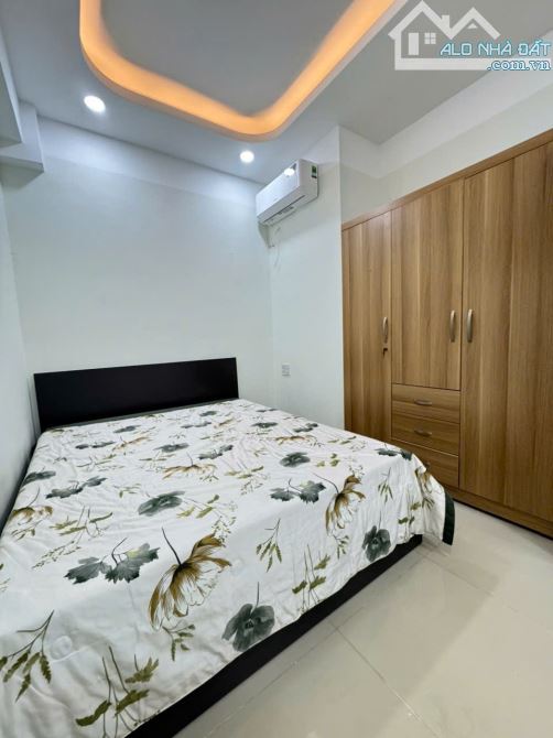Cho thuê căn hộ Napoleon – view phố, tầng trung, full nội thất - 4