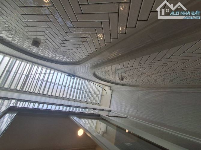 SIÊU PHẨM NHÀ PHỐ HIỆN ĐẠI FULL NỘI THẤT XỊN - 3 TẦNG - 5.5M x 15 M - CHỈ 8.TỶ7 76m2 - 4