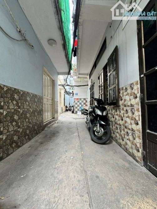 Giảm mạnh 1 tỷ! Nhà Vuông 2 tầng 34m2 sát Lan Anh– CMT8 Q3 - 4