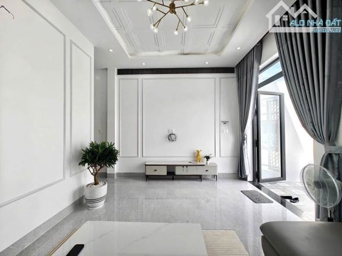 Gấp lắm rồi AC ơi, chú em ổng muốn bỏ xứ về quê trồng bơ nuôi á, nên bán căn nhà ở Tân An - 4