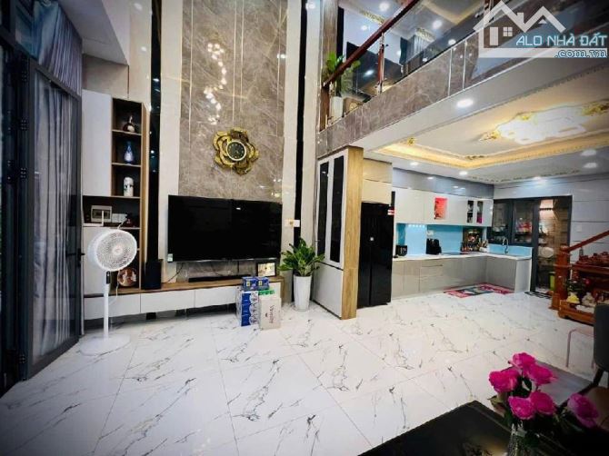 💐SIÊU PHẨM - NHÀ 5 TẦNG NỘI THẤT XỊN XÒ - 5.5X10M - HẺM XE HƠI KHU PHÂN LÔ - CHỈ 6.. TỶ - 4