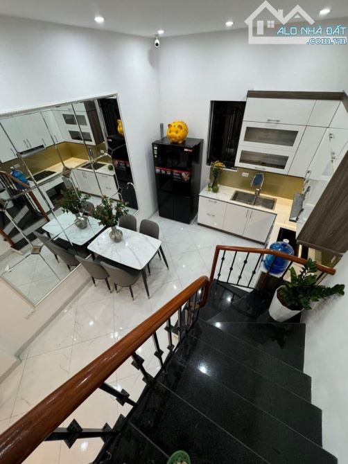 🚗 Siêu phẩm Cầu Giấy – 45m², 4 tầng, ô tô qua nhà, ngõ nông – Cách ĐHQG chỉ 100m 🏡 - 4