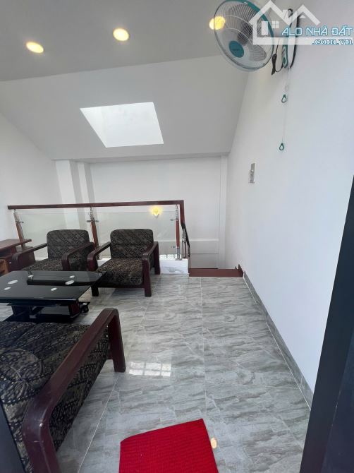 Hơn 6 tỷ nhà 1 trệt , 1 lửng , 2 lầu , sân thượng ngay cmt8 chợ ông tạ - 4