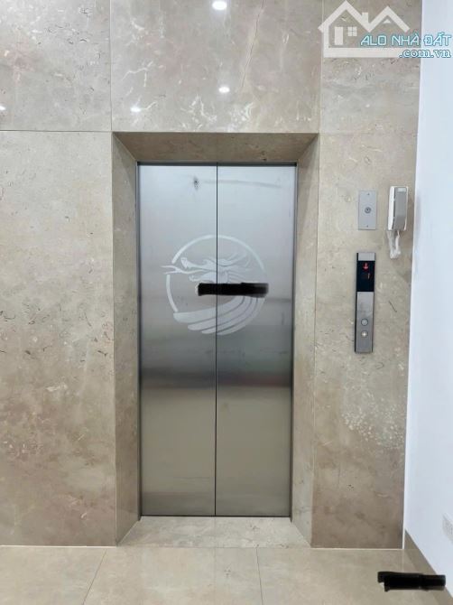 Cho thuê nhà mặt phố Tôn Đức Thắng, DT 120m2x2 tầng, MT 6.7m, Giá 70tr - 4