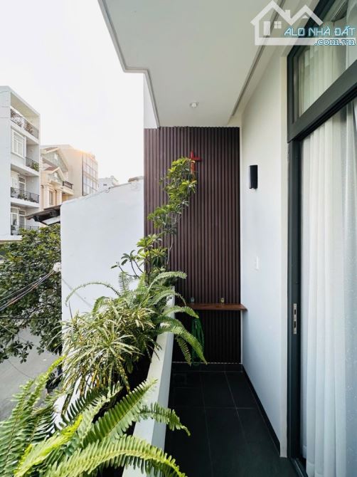 NHÀ 3 LẦU HẺM XE HƠI 8M - GẦN NGUYỄN THỊ THẬP - SỔ ĐẸP VUÔNG VỨC - 4