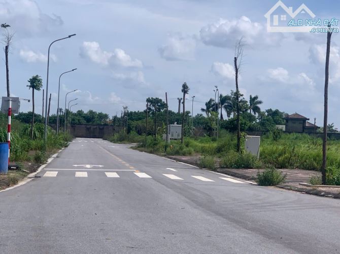 CHÍNH CHỦ BÁN 100M2- MT5M- TRỤC CHÍNH KHU ĐÔ THỊ ĐẠI THỊNH- XUÂN LÂM- ĐƯỜNG Ô TÔ- GIÁ 6 X - 4