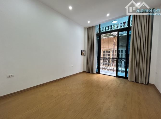HIẾM - BÁN NHÀ PHÂN LÔ PHỐ NÚI TRÚC 30M2 - 5 TẦNG - 3.5M MẶT TIỀN - 7.4 TỶ - CỰC GẦN PHỐ - 4