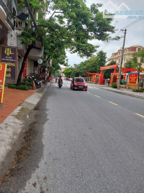 BÁN ĐẤT TẶNG NHÀ 2 TẦNG 1 TUM – GIÁ CHỈ 1 TỶ 8 - 4