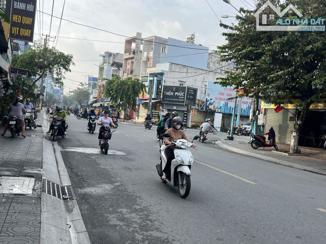 LÔ ĐẤT MẶT TIỀN ĐƯỜNG NHỰA GẦN CHỢ Ở HAY KD GÌ CŨNG OK Ạ  GẦN Y TẾ DĨ AN - CHỢ DĨ AN  VỊ T - 4