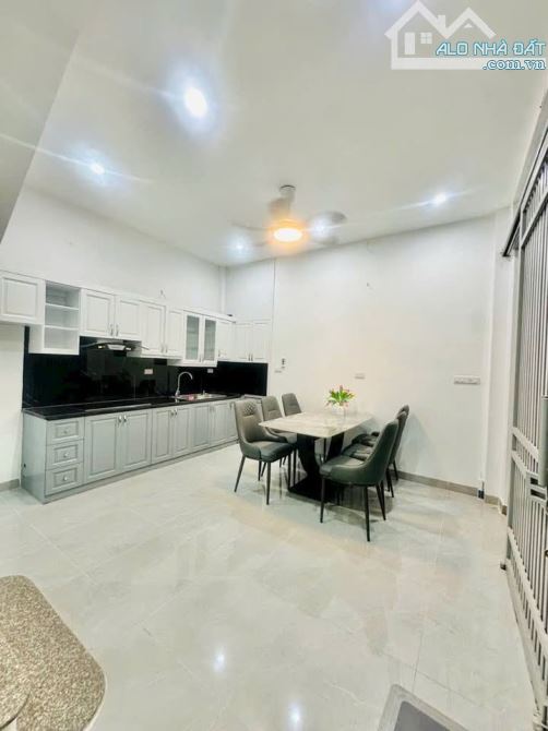 VỢ chồng anh Chính cần bán nhà 50m,5t tại Hà Trì,Hà Đông, ô tô đỗ cửa nhà chỉ 8t - 4