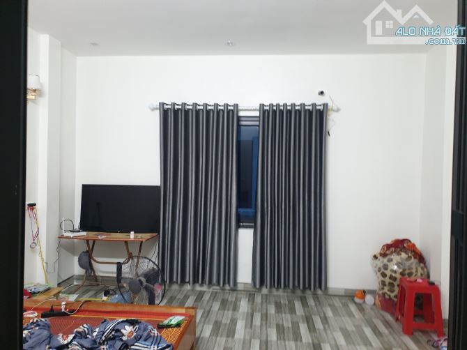 BÁN NHÀ ĐẸP 1.58 TỶ 3 TẦNG 45M2 ( ĐÔNG BẮC ) NGÕ KHU ĐỆ TỨ - 4