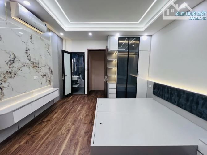 BÁN NHÀ HỒ TÙNG MẬU. Nhà mới: 5 tầng, full NỘI THẤT, DT: 30m, MT: 4m. GIÁ: 7,55 tỷ - 4