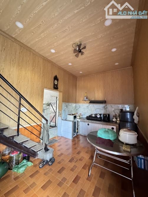 BÁN NHÀ 2 TẦNG, HẺM 5M GIÁP PHẠM VĂN ĐỒNG,LINH TÂY THỦ ĐỨC NHĨNH 50TR  ĐẤT 360M² - 4