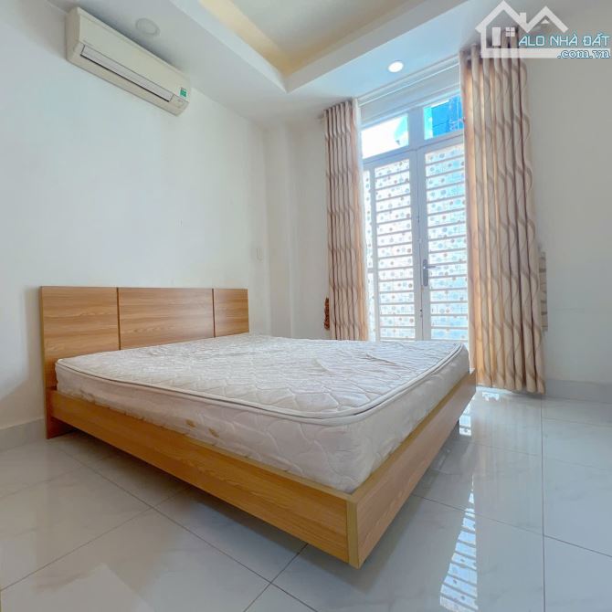 Nhà đẹp 5 tầng - Ngang 3.5 dài 7 nở hậu - Đoàn Văn Bơ  Quận 4. - 4