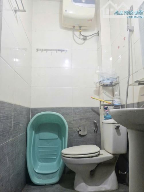 Cho thuê nhà nguyên căn ngõ 76 Vĩnh Hưng, LĨnh Nam ,Hoàng Mai. DT 20m x 3 tầng, giá 6tr - 4