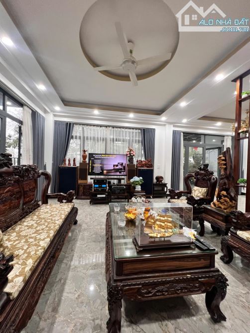 Biệt Thư Mỹ Đình Lô Góc - 3 Mặt Thoáng - 200m x 5 Tầng - Thang Máy - View Công Viên - 5