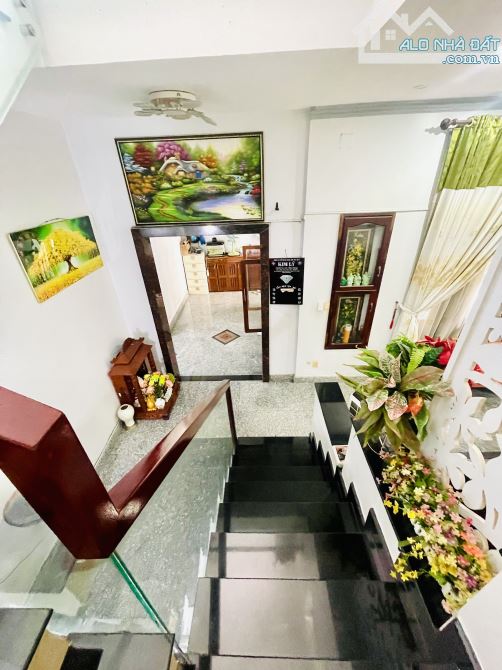Bán BIỆT THỰ Mặt tiền đường số 10 LINH XUÂN THỦ ĐỨC DT: 185m2 Giá 10.5 Tỷ - 5