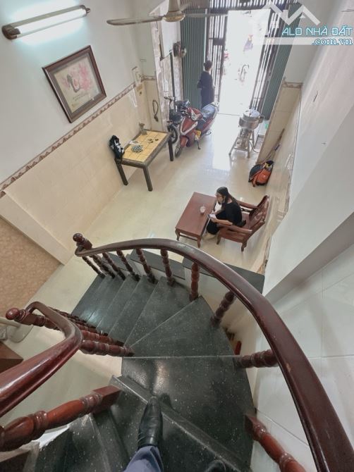 3 TẦNG -ĐẤT THÁNH- P6, Q TÂN BÌNH- GIÁP Q10 - CÔNG VIÊN LÊ THỊ RIÊNG -DT: 38M2- 5 TỶ 9 - 5