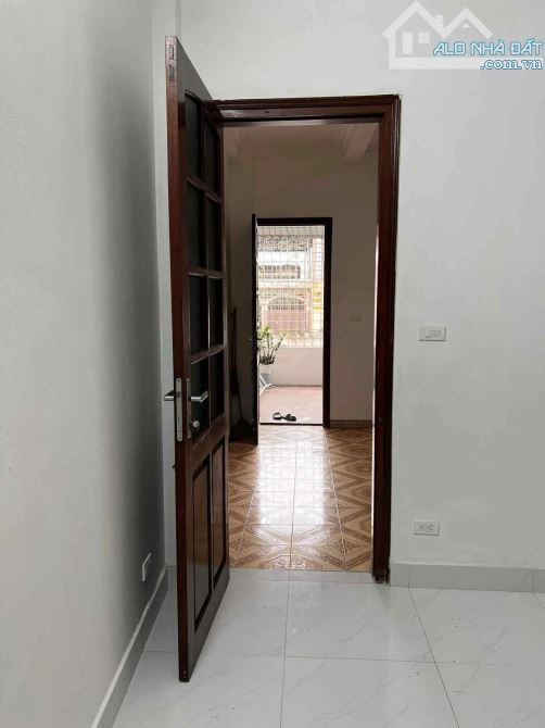 Bán nhà HIẾM Phân Lô Hoàng Cầu - Oto - Thoáng Trước Sau - 5