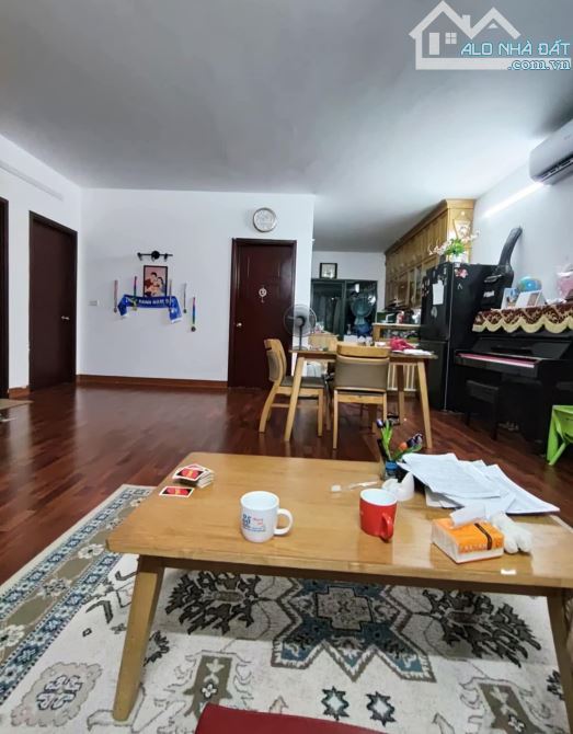 Bán chung cư Skylight - Minh Khai - Hai Bà Trưng DT 97m gồm PK, 2PN, 2Wc, bếp .Giá 8.4 tỷ - 5