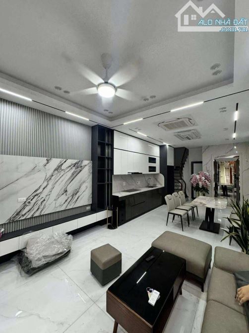Độc quyền! Nguyễn Chí Thanh , ngõ thông, 35m ra ô tô, ngõ to, nhà mới, 41m2*5T - 5