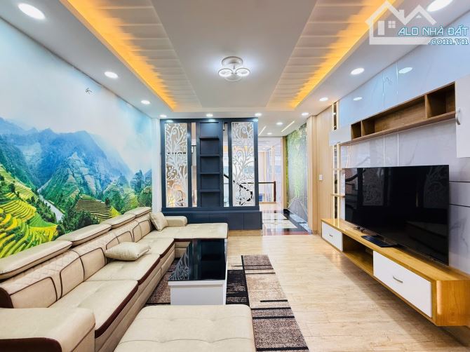 Nhà 6 tầng đường Hoàng Bật Đạt, P.15, Tân Bình, hẻm 8m nhỉnh 8 tỷ - 5