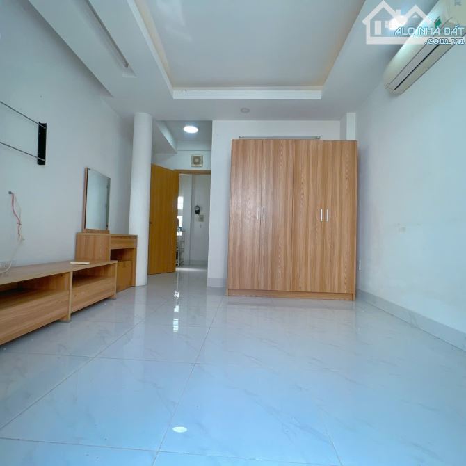 Nhà đẹp 5 tầng - Ngang 3.5 dài 7 nở hậu - Đoàn Văn Bơ  Quận 4. - 5