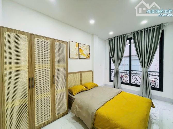 KHU PHÂN LÔ TRẦN HƯNG ĐẠO QUẬN 1 - 4 TẦNG MỚI - ĐẦY ĐỦ CÔNG NĂNG - SỔ HỒNG VUÔNG HOÀN C - 6