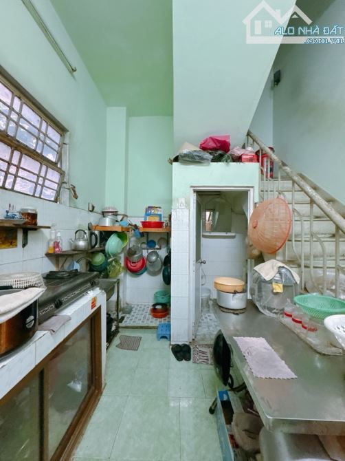 Sát mặt tiền Ngang 3.8 dài 13 nở 4.1 đúc bê tông Q4 có 100 triệu - 6