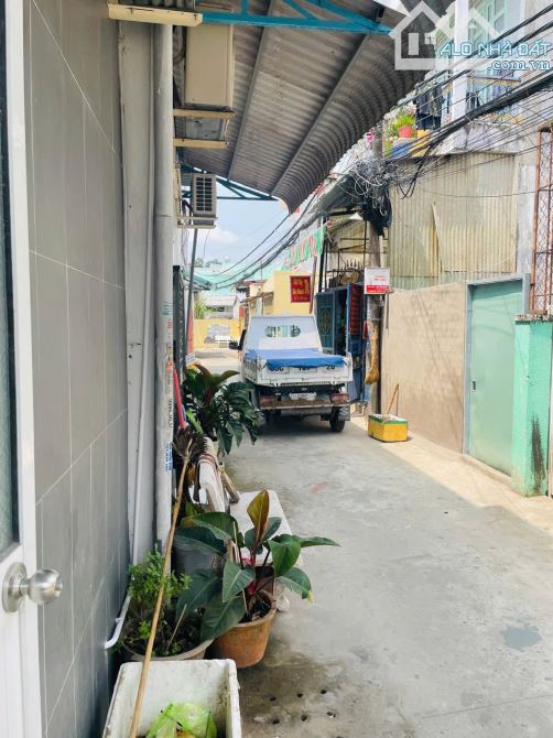 Bán nhà trệt lầu diện tích rộng gần hẻm 51 - 6