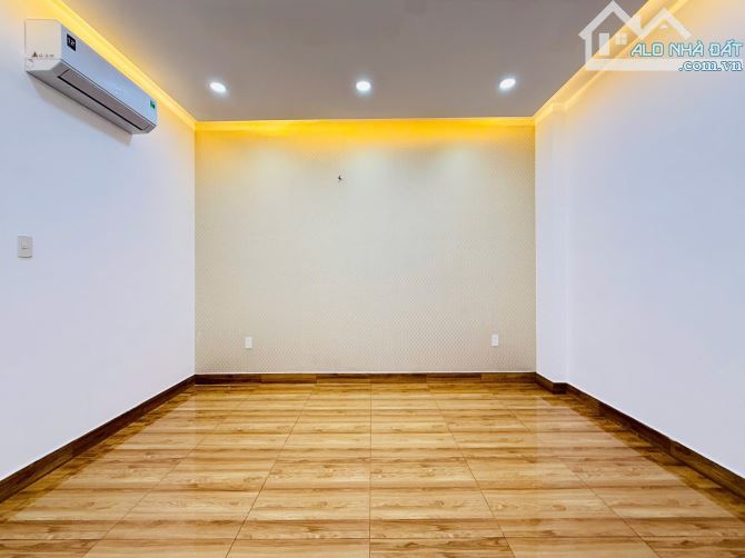 Nhà 6 tầng đường Hoàng Bật Đạt, P.15, Tân Bình, hẻm 8m nhỉnh 8 tỷ - 6